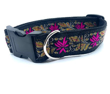 Load image into Gallery viewer, Detailed dog collar
